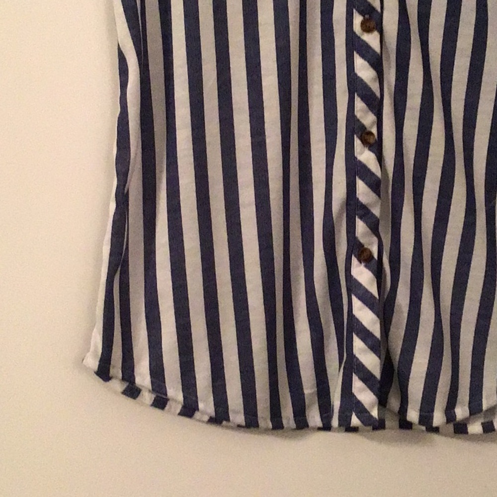 🌺Spring🌺Blue And White Stripe Button-Down - Picture 4 of 7